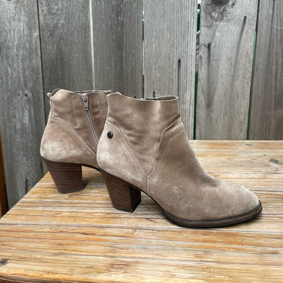Paul Green Nora Hydro Bootie Womens 8 Tan Suede Stacked Heel Zip Boot - Picture 2 of 16